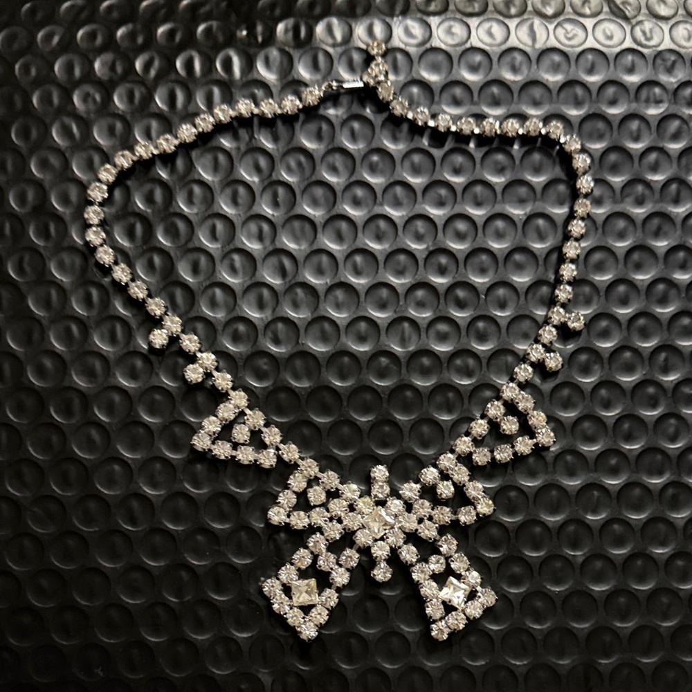 Elegant Silver/ Crystal Bow Necklace